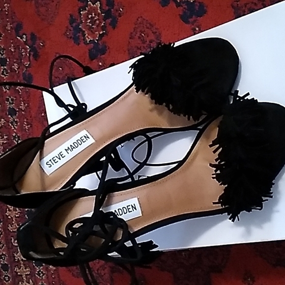 BNOT Steve Madden Sassey black suede sandal - Picture 1 of 10